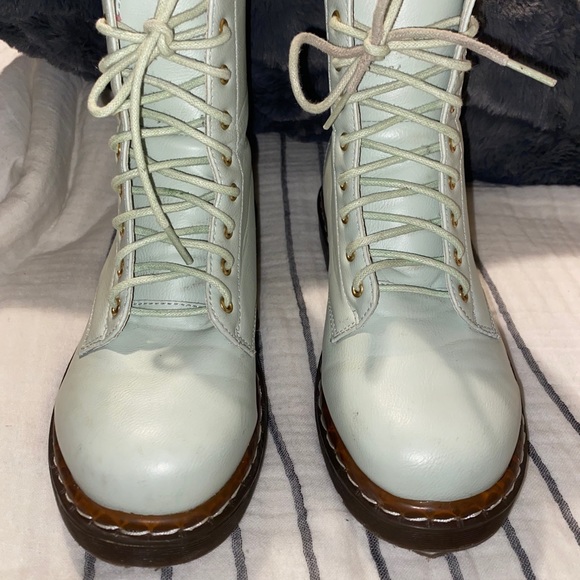 Boots - Picture 4 of 4